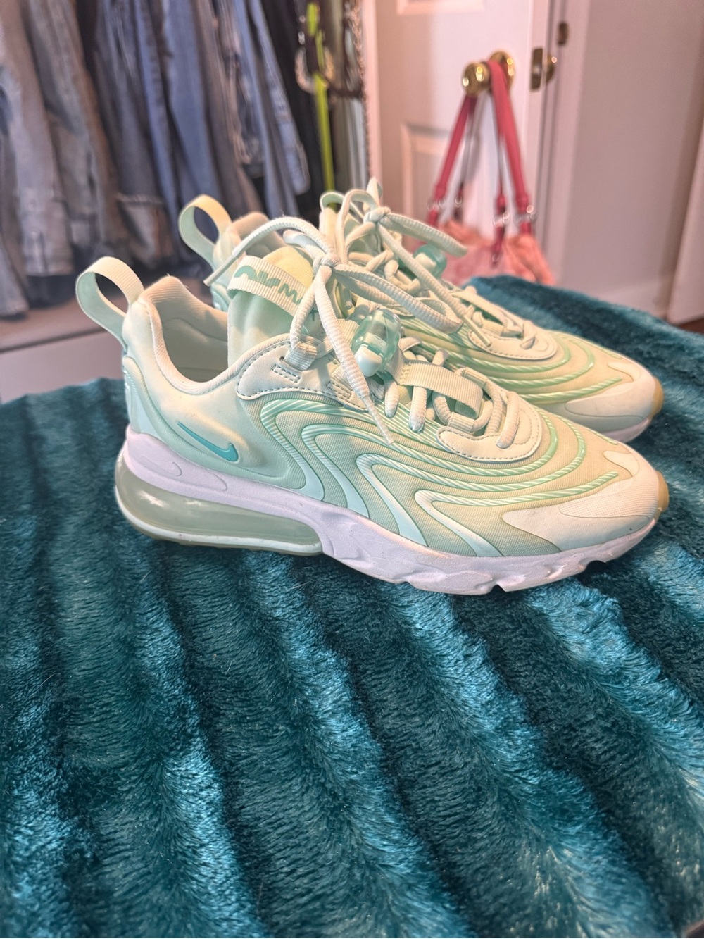 Nike Kids Sneakers in Mint Green and White